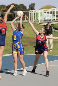 Eagles swoop on last gasp win