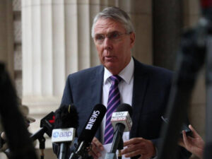 Peter Walsh calls for regional restrictions to ease