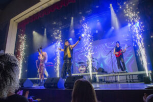 Dancing the night away to ’80s hits