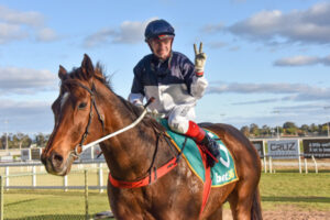 Heptagon races to easy victory