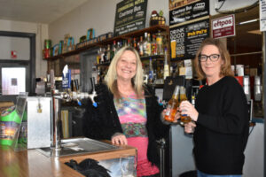 Commercial Hotel in Lake Boga exposed to COVID-19