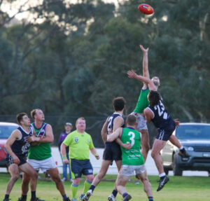 Gordon masterclass saves Bulls