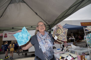 Mall packed for market