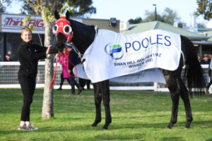 Storm turns to gold for Hobson and Lloyd