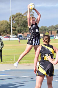 Boga keeps streak going