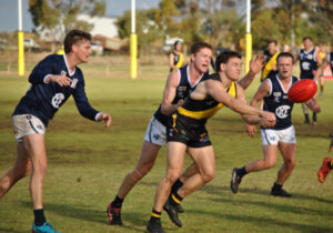 Blues withstand late Tigers run