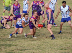 Neagle leads Roos to victory