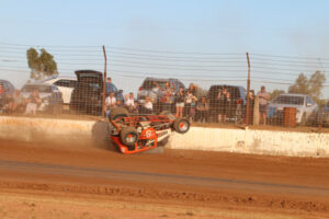 Swan Hill stocks crowd in festive Sonic race meet