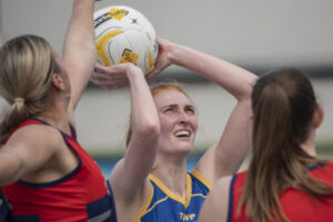 Eagles stay in the race