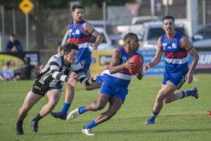 Bulldogs take four points, but Magpies impress