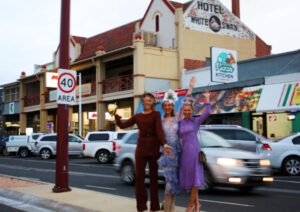Frocks and fascinators head to town after Swan Hill Racing Carnival limits crowd numbers