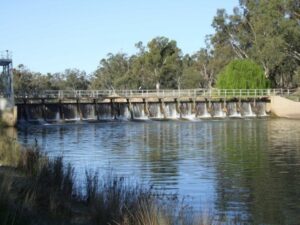 Varying water levels at Balranald Weir