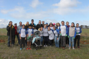 Green thumbs get busy on National Tree Day