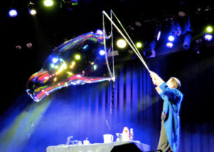 Bubble show wows crowd