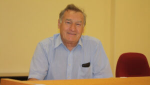 Quayle calls it quits