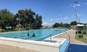 Community comes to pool party