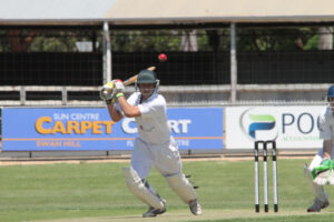 Bowling key as cricket heavyweights duel