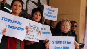 Child protection workers rally over proposed changes