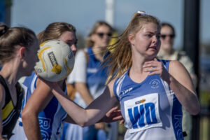 Roos keep premiership hopes alive