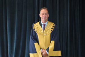 King continues as mayor