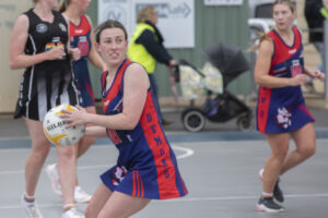 Magpies win in the wet