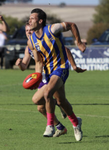 Eagles soar over hamstrung Kangas