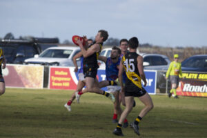 Tigers beat the leaders