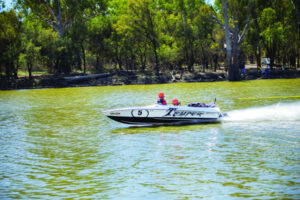 Successful defence of ski race
