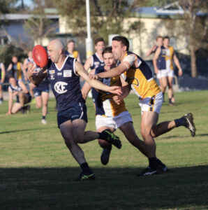 Kerang home in a tight one