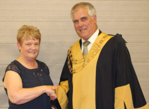 Les McPhee elected mayor, Ann Young deputy