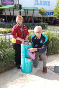Water fountain hydrates shoppers