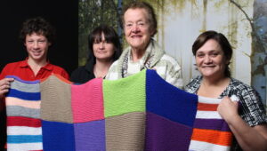 ‘Knitting it forward’