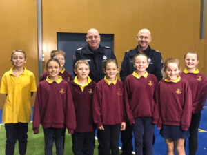 A positive lesson for students to get to know their police