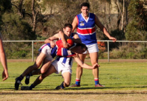 Undermanned Blues get over Roos