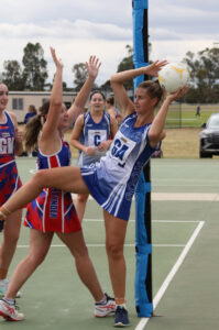 Roos overcome slow start