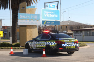 Border patrols ramp up as Victoria shuts door on NSW