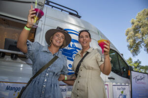 Festival draws crowds in the heat