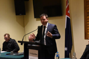 Broad defends plebiscite plan