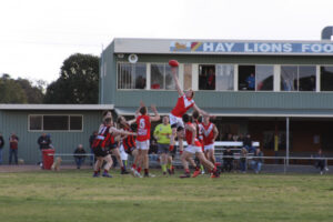 Moulamein seize the moment and run away