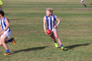 Roos bounce into final round