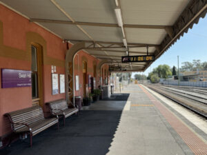 Train and road delays to and from Melbourne