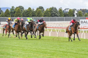 Favourites take charge