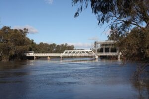 Option 9a critics rekindle bridge debate