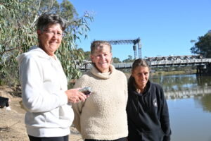 Historic farewell for paddle steamer