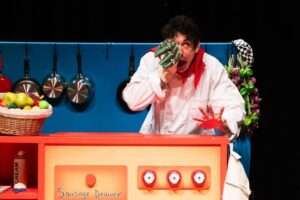 Chaotic kitchen comedy