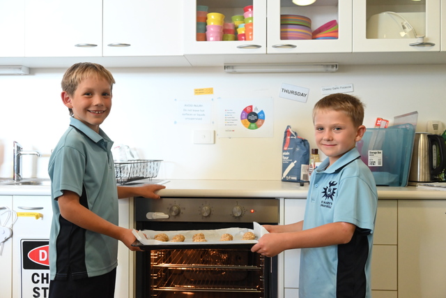 Students bake Anzac Day biscuits