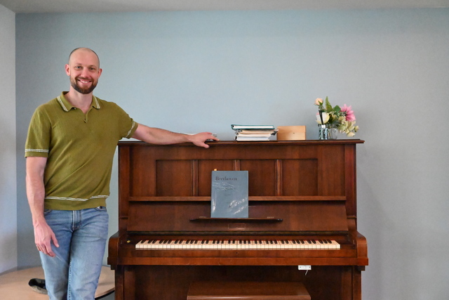 Renowned pianist brings joy