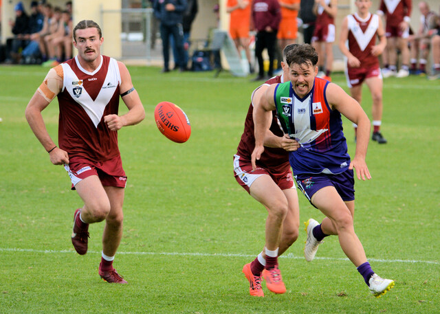 Kanga’s clip Swan Hill’s wings