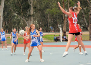 Roos clip Swans wings